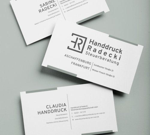 mockup-of-three-business-cards-on-a-solid-color-surface-21900